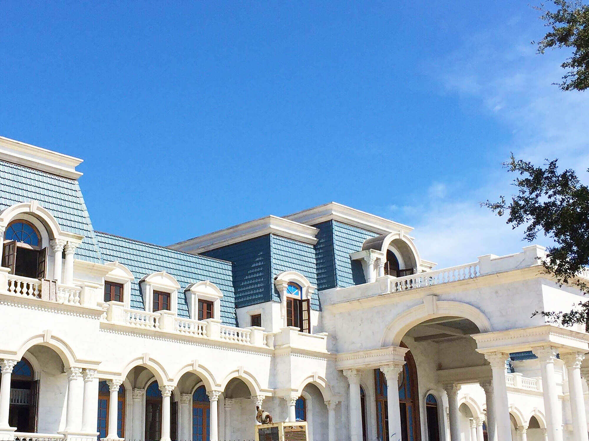 Exterior of Versailles mansion in Windemere, Florida