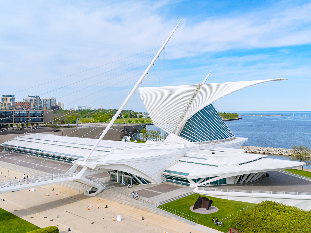 Aerial view of the Milwaukee Art Museum in Wisconsin