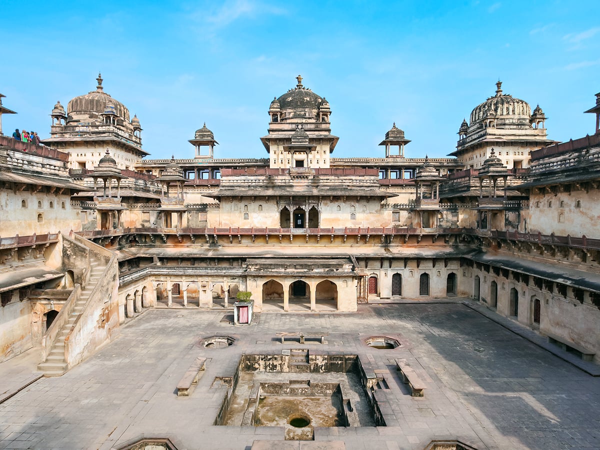 Courtyard of abandoned Jahangir Mahal Palace in India