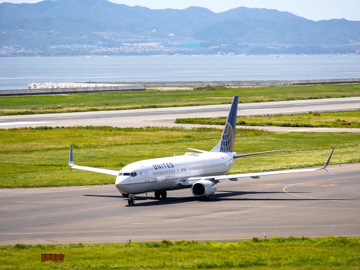 United Airlines Boeing 737 landing at Kansai Airport in Japan