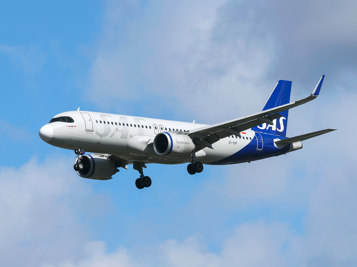 SAS Airbus A320NEO on approach