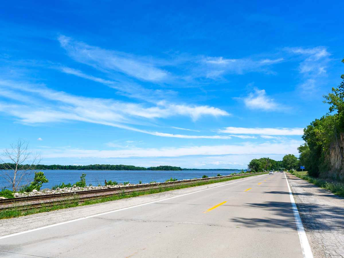 Stretch of U.S. Route 52 along Mississippi River