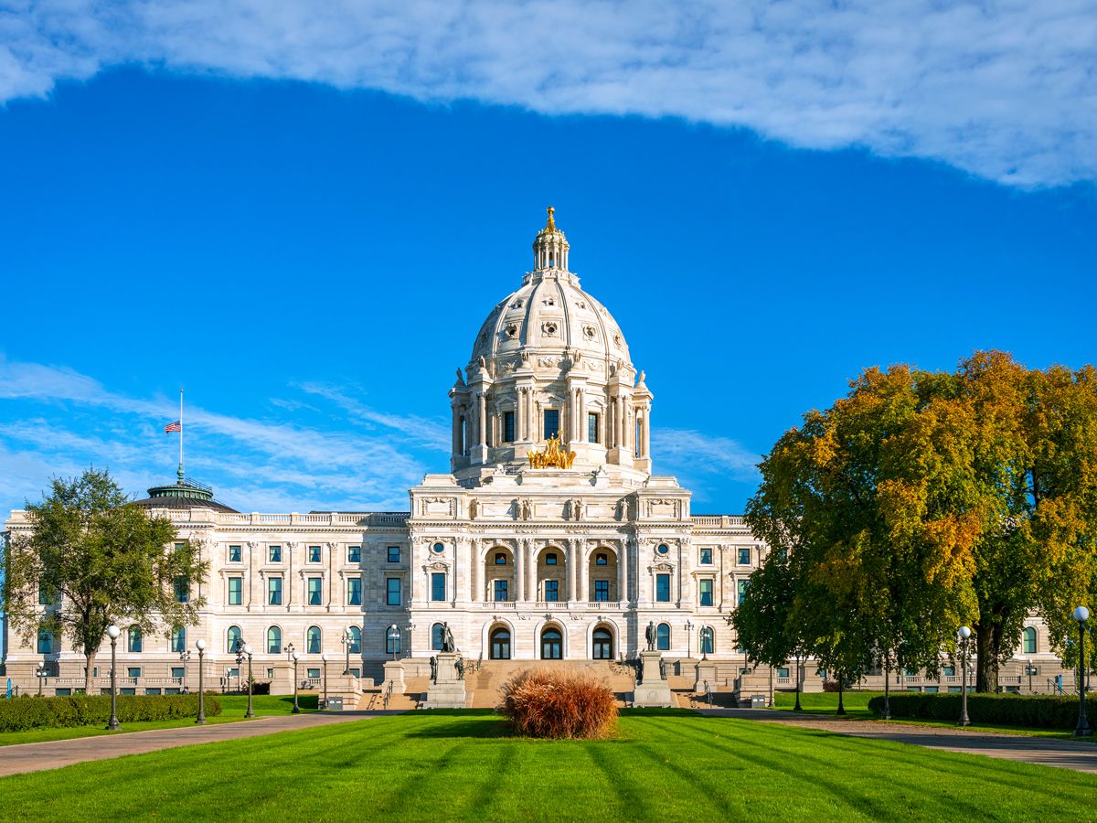Manicured lawn in front of Minnesota State Capitol