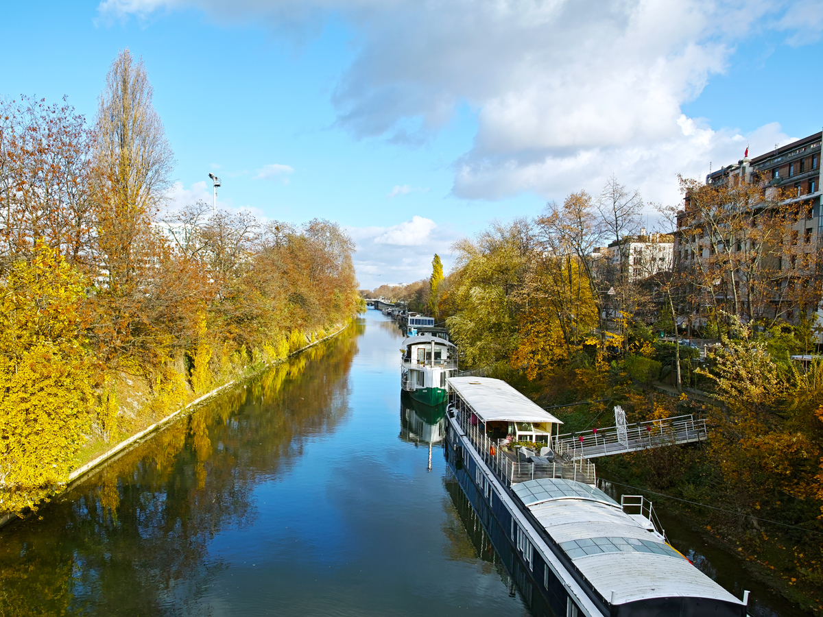 Boats docked in river in Levallois-Perret, France