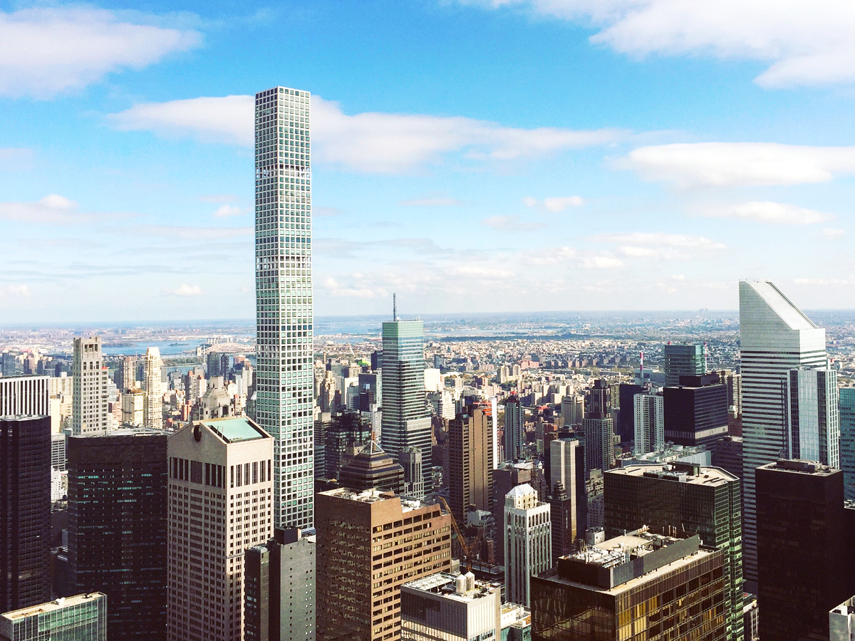 432 Park Avenue towering above other skyscrapers in New York City