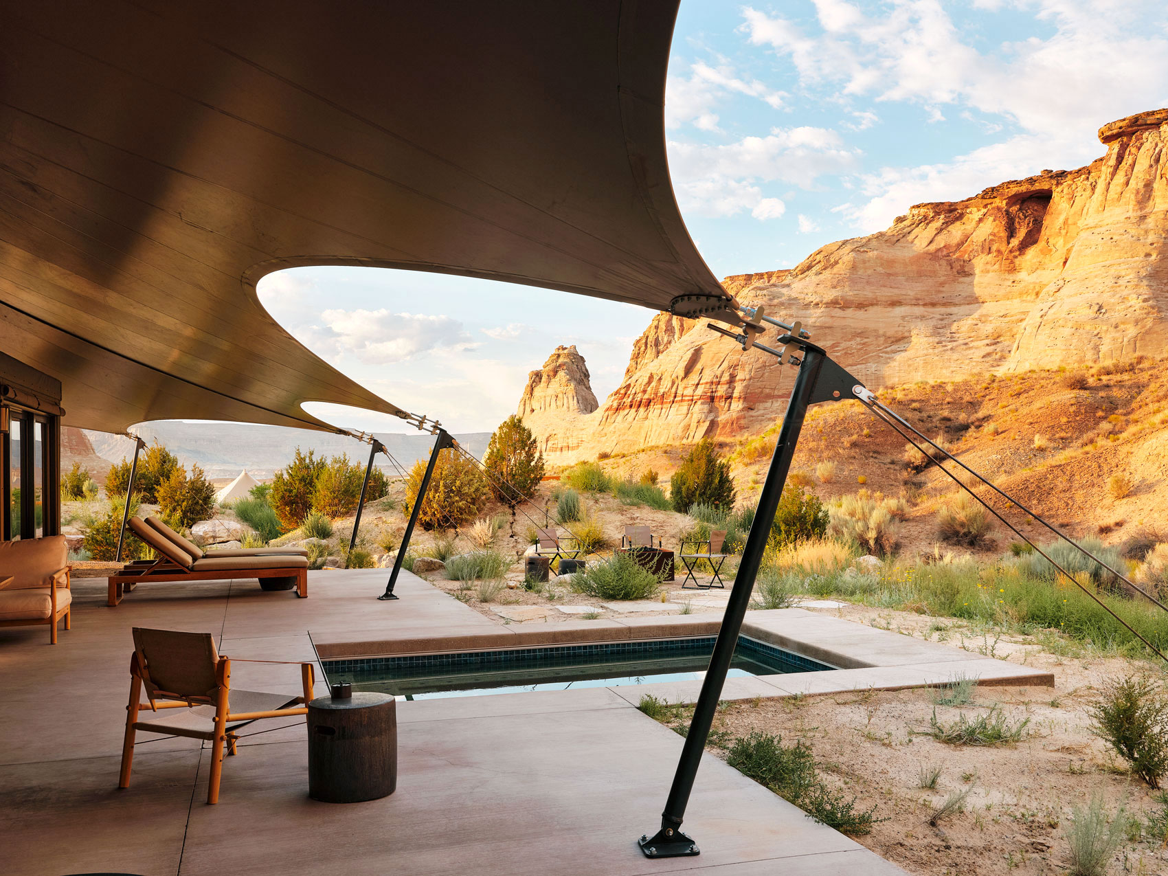 Glamping tent with plunge pool overlooking southern Utah rock formations