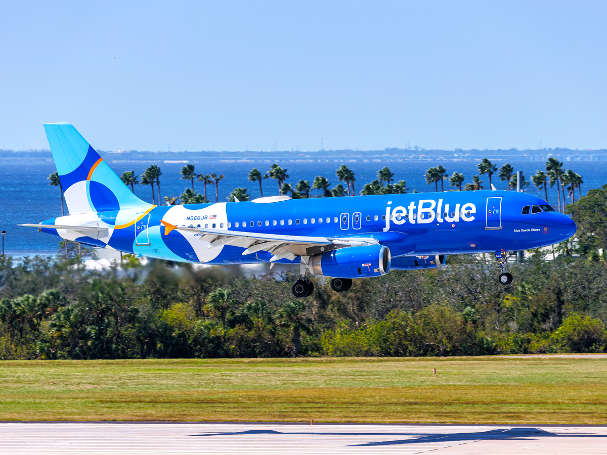 JetBlue Airbus A320 landing at Tampa International Airport in Florida