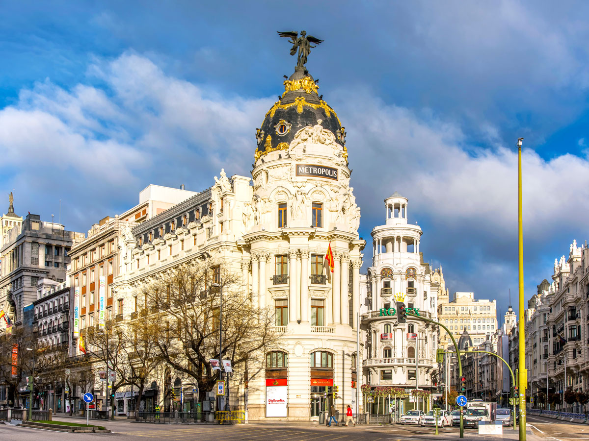 Edificio Metrópolis in Madrid, Spain, with winged statue on top