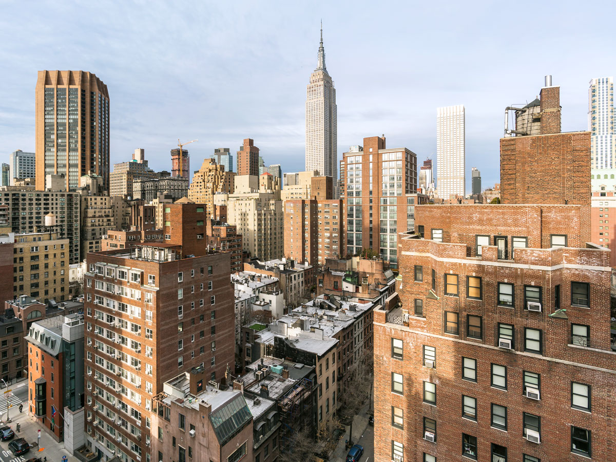 Manhattan skyline with view of Empire State Building