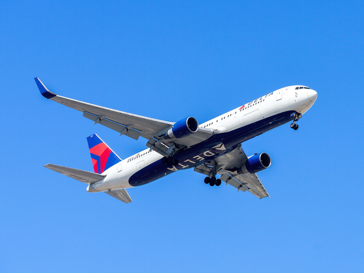 Delta Air Lines Boeing 767-300ER on approach to runway