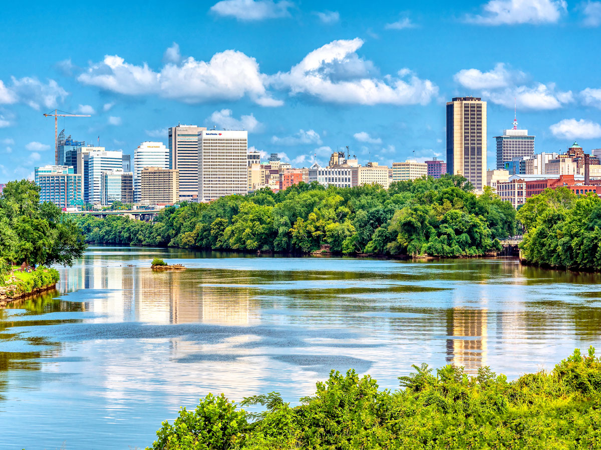 River and skyline of Richmond, Virginia