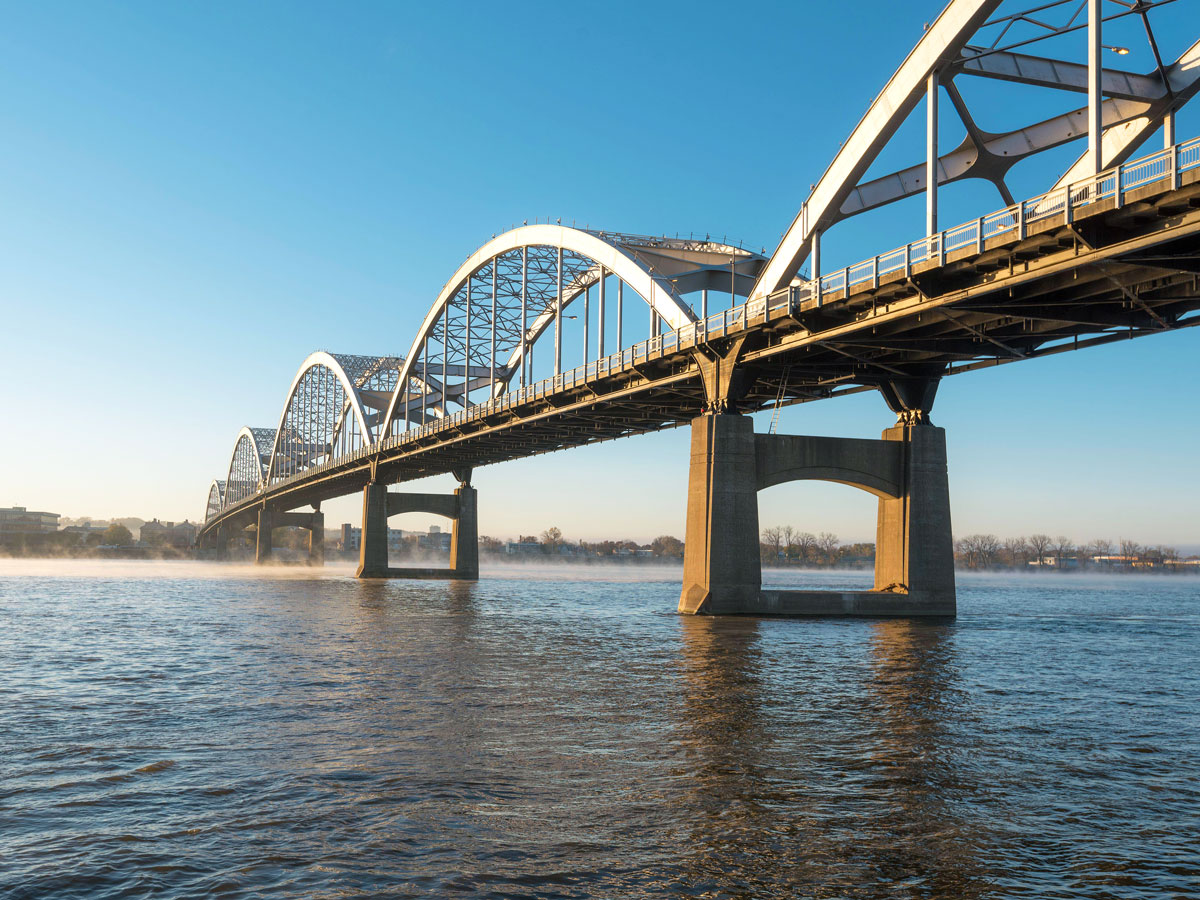 Bridge spanning the Mississippi River in Bettendorf, Iowa