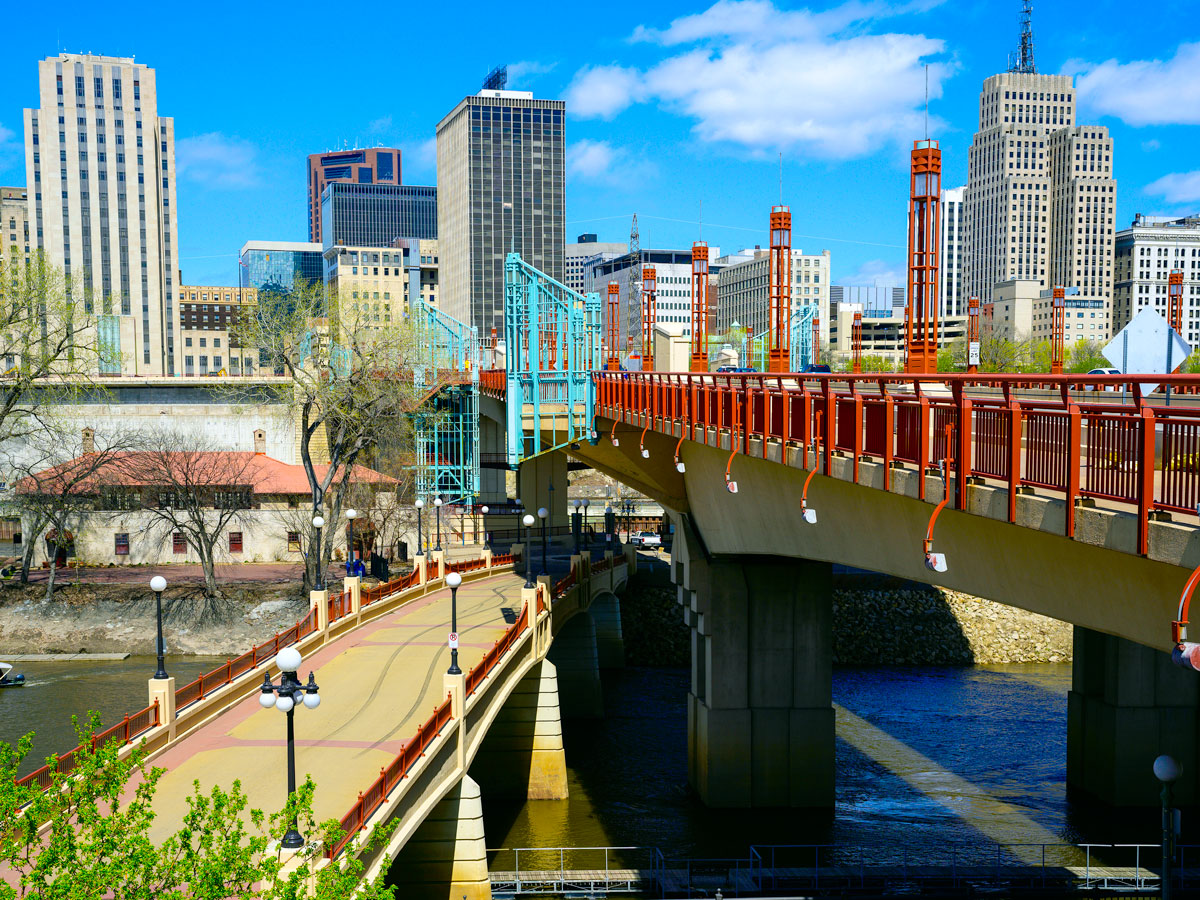 Bridge over Mississippi River leading to St. Paul, Minnesota