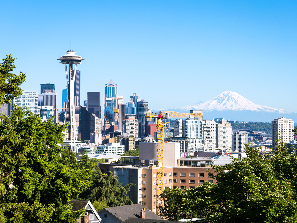 Seattle skyline with Mount Rainier in the distance