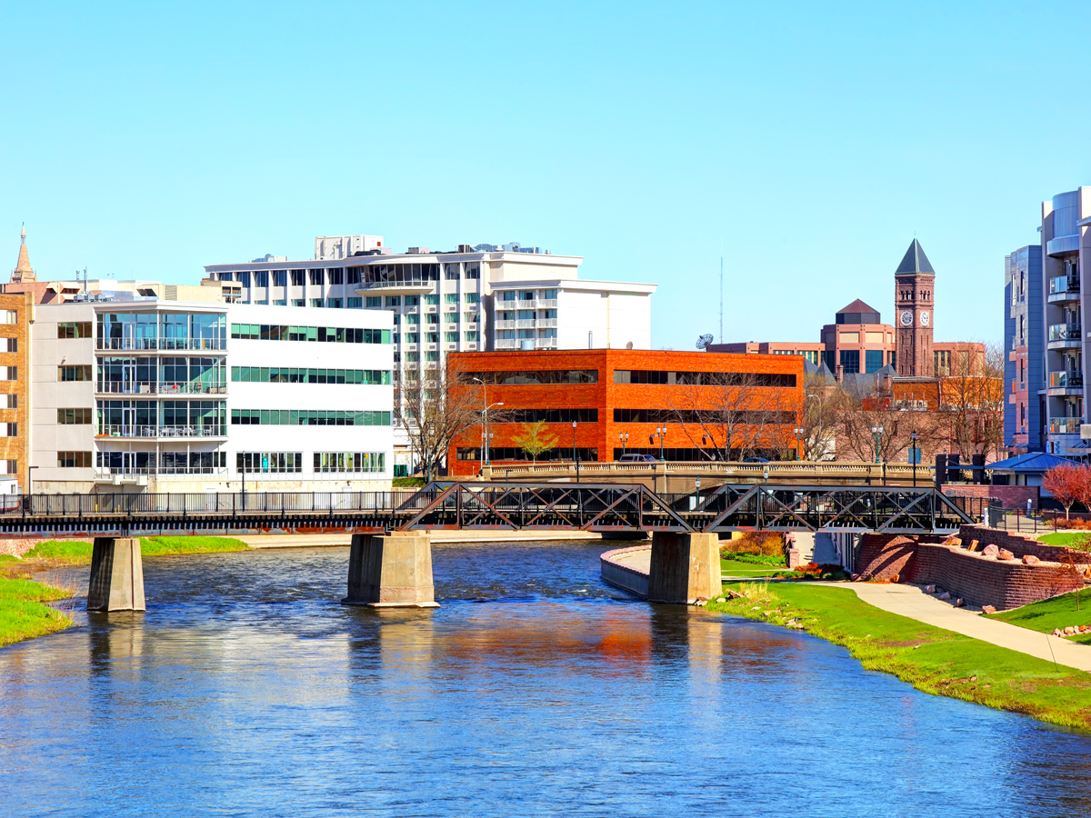 Bridge over river in downtown Sioux Falls, South Dakota
