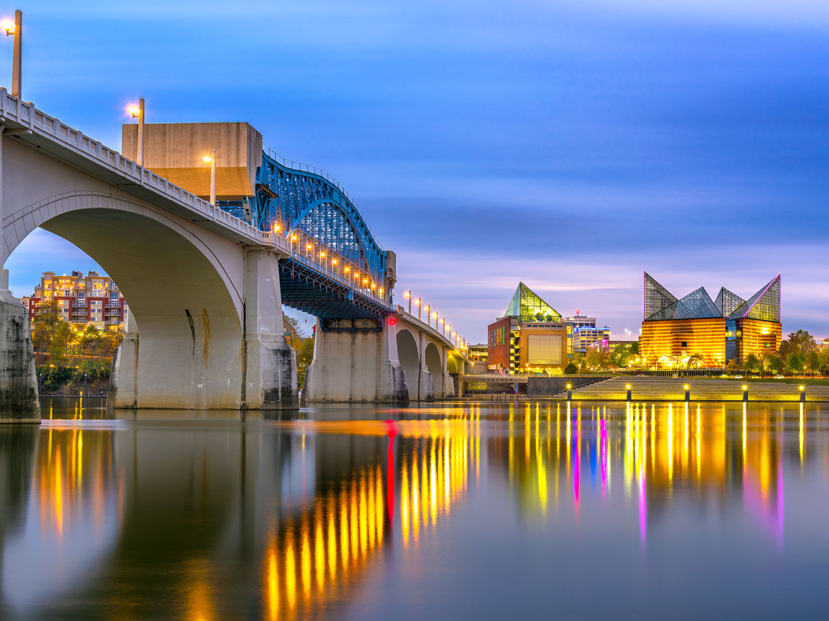 Bridge over the Tennessee River leading to downtown Chattanooga 