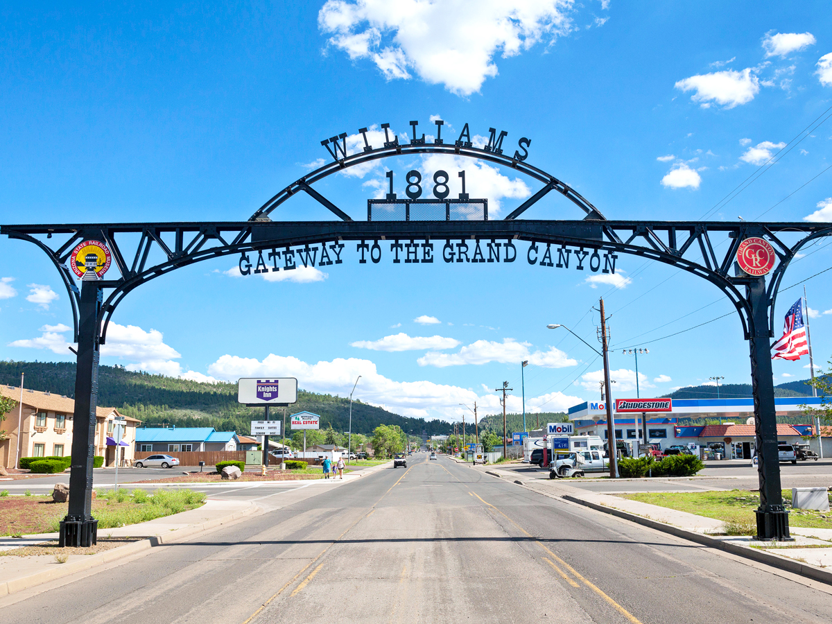 Entrance sign for Williams, Arizona, with slogan "Gateway to the Grand Canyon"