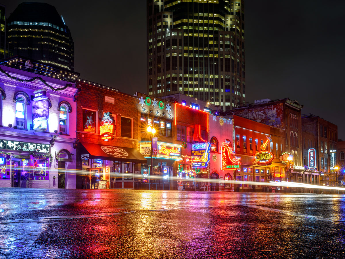 Neon lights of Broadway in Nashville, Tennessee