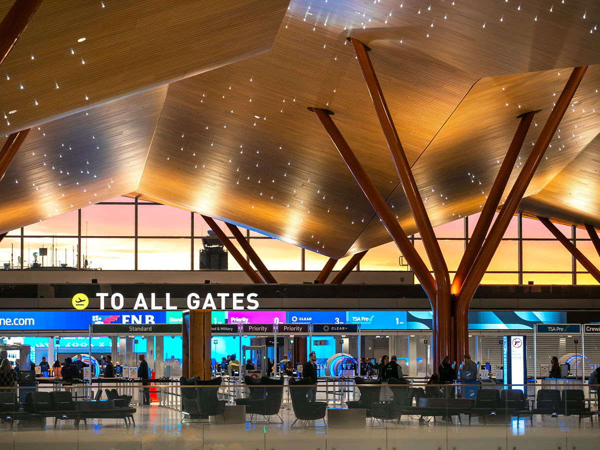 New terminal building and security checkpoint at Pittsburgh International Airport