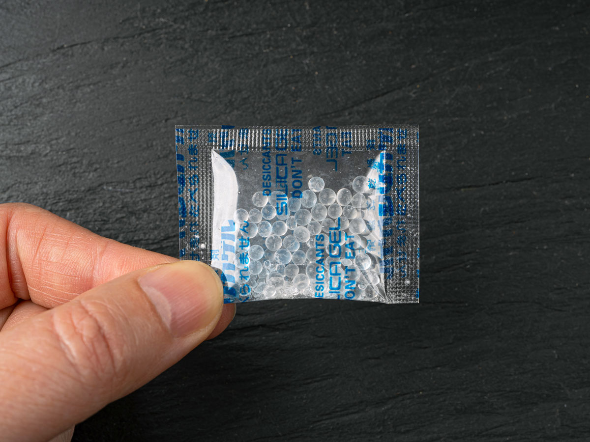 Person holding packet of silica gel beads