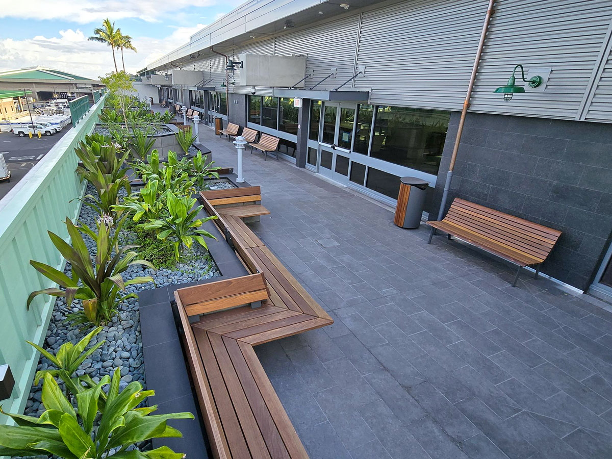 Outdoor area at Maui's Kahului Airport