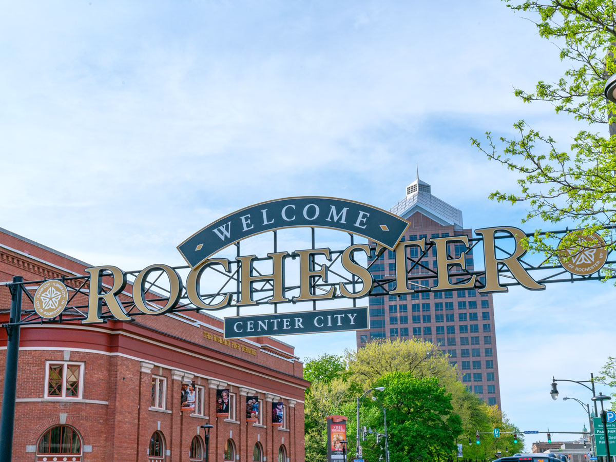 Welcome to Rochester sign
